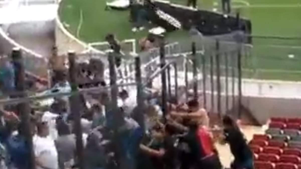 Batalla campal en estadio La Corregidora