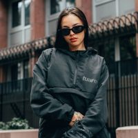 Los lazos se reinventan: el accesorio ladylike que conquista la moda de invierno y sigue en primavera