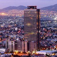 Sheinbaum promete sanear a Pemex, pero la petrolera se endeuda por 31 mil 500 mdp para volver a BMV
