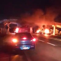 Crimen organizado desata ola de violencia y quema de autos en Villahermosa