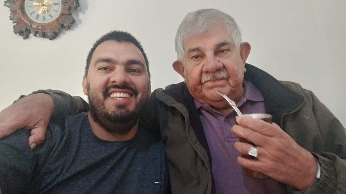 Juan Ángel Godoy y su hijo Pablo, ambos dirigentes de la Uocra de Rincón de los Sauces. Fuente: (Facebook)
