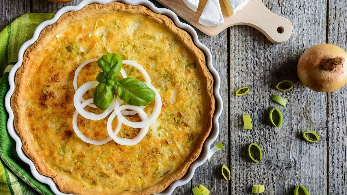 Tarta de cebolla y queso. Fuente: (Instagram).