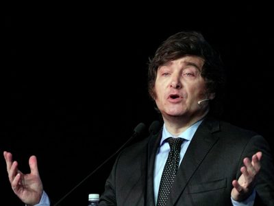 Javier Milei buscará US$15.000 millones con el FMI para levantar el cepo