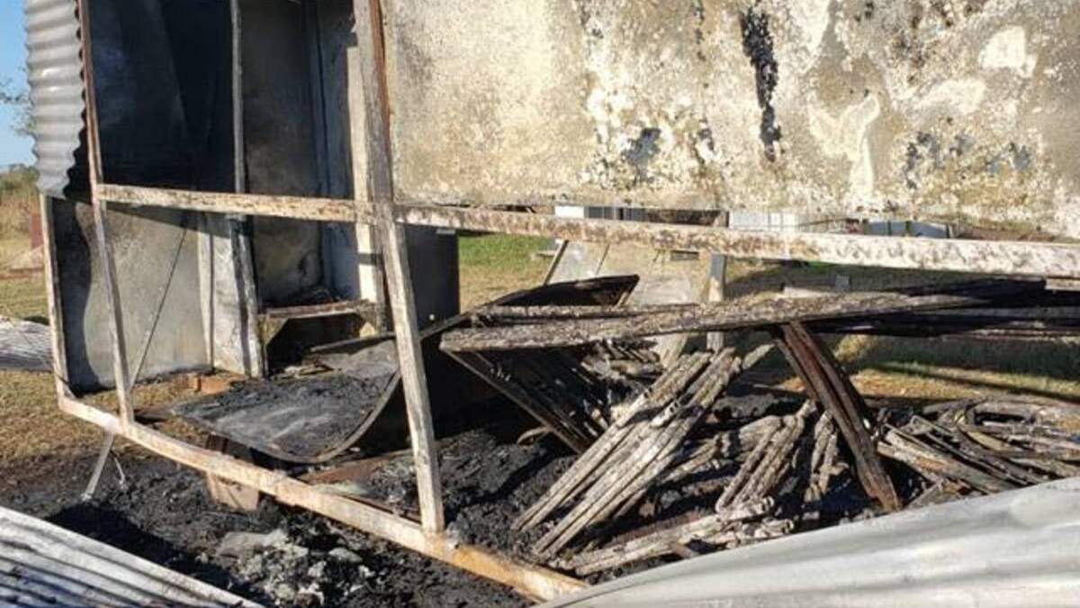 Vivienda destruida por el fuego. Fuente: (Twitter)