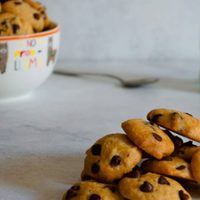 Mini cookies con chips de chocolate: una tentación irresistible en una receta fácil que vas a amar