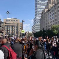 Simpatizantes de AMLO pasan lista en Avenida Juárez antes de enfilar al Zócalo (Videos)