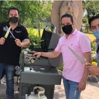 En plena pandemia, captan al gobernador de Querétaro haciendo una carne asada