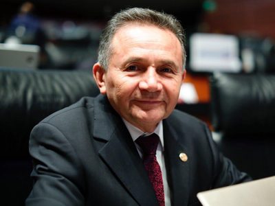 José Luis Pech renuncia a Morena tras aceptar candidatura de MC en Quintana Roo