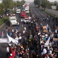 Recicladores bloquean carreteras del país; exigen frenar ley que privatiza el sector