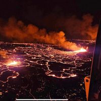 Imponentes videos del momento en que hizo erupción el volcán Grindavík, en Islandia
