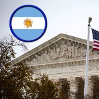 Un importante medio afirma que Argentina recibirá un "tsunami de juicios"