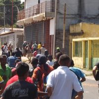 El coronavirus agudiza la crisis en Venezuela: una pelea por comida deja al menos 7 heridos
