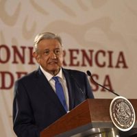 AMLO ordena pagar adeudos a médicos residentes