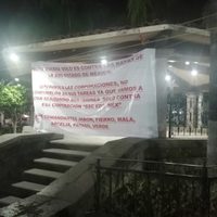 Aparecen mantas en Tejupilco contra autoridades de seguridad del Edomex