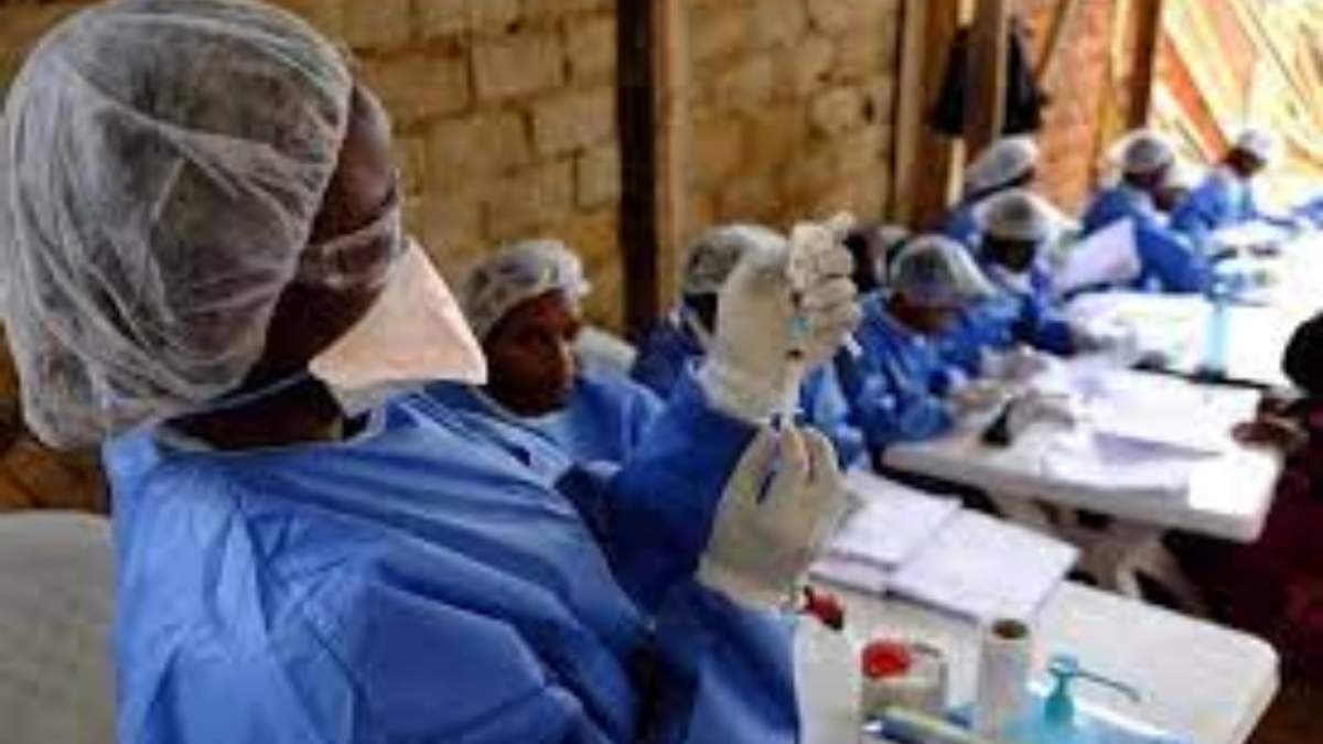 La OMS declaró emergencia sanitaria internacional por el brote de ébola en Congo y Uganda. México emitió un aviso preventivo de viaje.