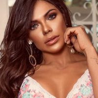 ¡BumBum al aire! Suzy Cortez se fue de shopping cubriendo "apenas" esto... ¡Escándalo en Brasil!