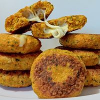 Hamburguesas de zanahoria rellenas de mucho queso: con 4 ingredientes, la receta perfecta para este verano