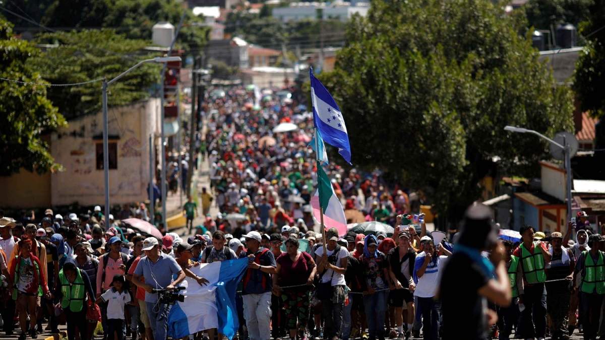 La caravana de migrantes hondureños ingresó ayer a Guatemala. Fuente: (Twitter)