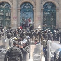 Fiscalía capitalina recibe dos denuncias penales por gresca en el Congreso