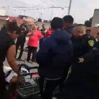 Agente hiere a tres personas en un tianguis de Iztapalapa