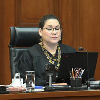 TEPJF revocó sanción del INE a Batres por publicidad en redes durante campaña de elección judicial