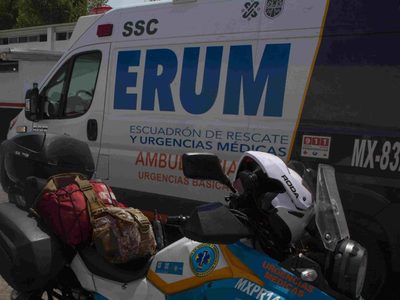 Con arma de fuego, sujeto amenaza y roba celulares a tres paramédicos del ERUM en Iztapalapa