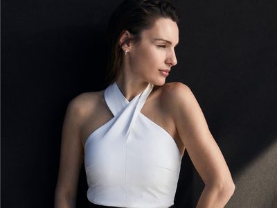 Sale de los básicos: Pampita con el color de abrigo al que no muchas se animan en invierno