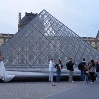 Detienen a sospechosos por robo de joyas de la corona del Louvre de París