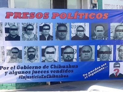 Aparecen mantas en Chihuahua defendiendo a involucrados en casos de corrupción con César Duarte