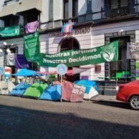 Feministas liberan Congreso de Puebla tras firmar acuerdos con diputados