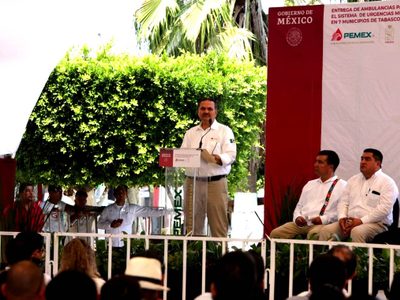 Pemex achaca a la CNH resolución tras brote de petróleo en una vivienda