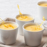 Flan de vainilla en taza, en microondas y con solo 4 ingredientes: el antojito dulce que necesitás esta semana