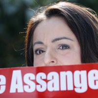 Assange: el símbolo imperfecto de una generación