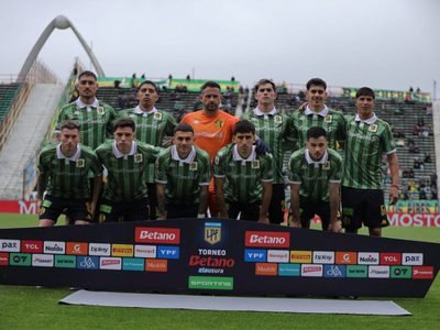 Aldosivi volvió a ganar, ahora ante Huracán, y todavía da pelea
