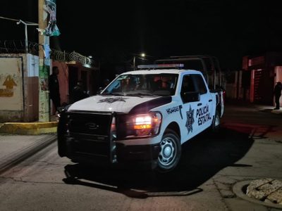 Asaltan un Oxxo, se atrincheran en una casa y la incendian; una menor muere por intoxicación