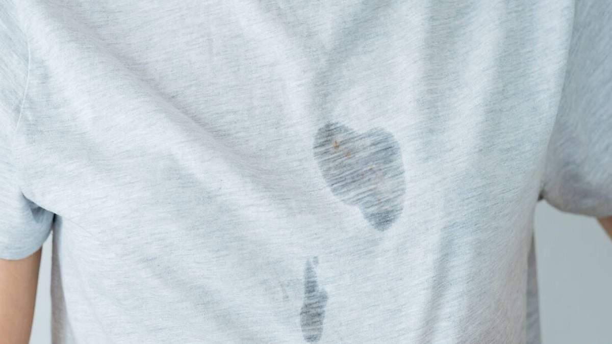 Cómo quitar manchas de aceite de la ropa. Fuente: (X)