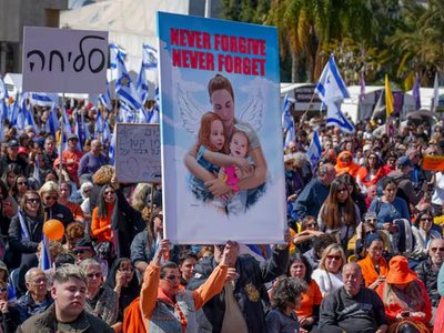 Israel despidió a la familia Bibas, los argentino-israelíes que fueron asesinados en cautiverio por Hamás