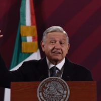 Mensaje del rector de la UNAM por tesis de Yasmín Esquivel fue "puro choro mareador": AMLO