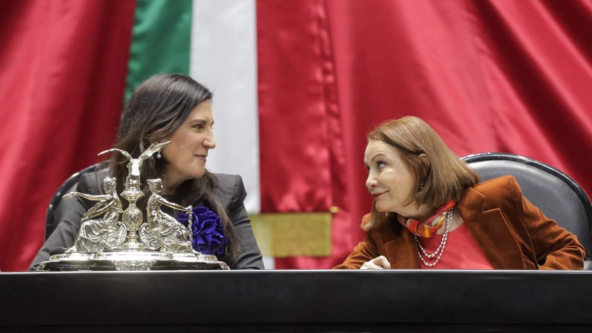 La presidenta de la Cámara de Diputados, Kenia López Rabadán, y la presidenta del Senado de la República, Laura Itzel Castillo, en la última sesión de la Comisión Permanente del Congreso