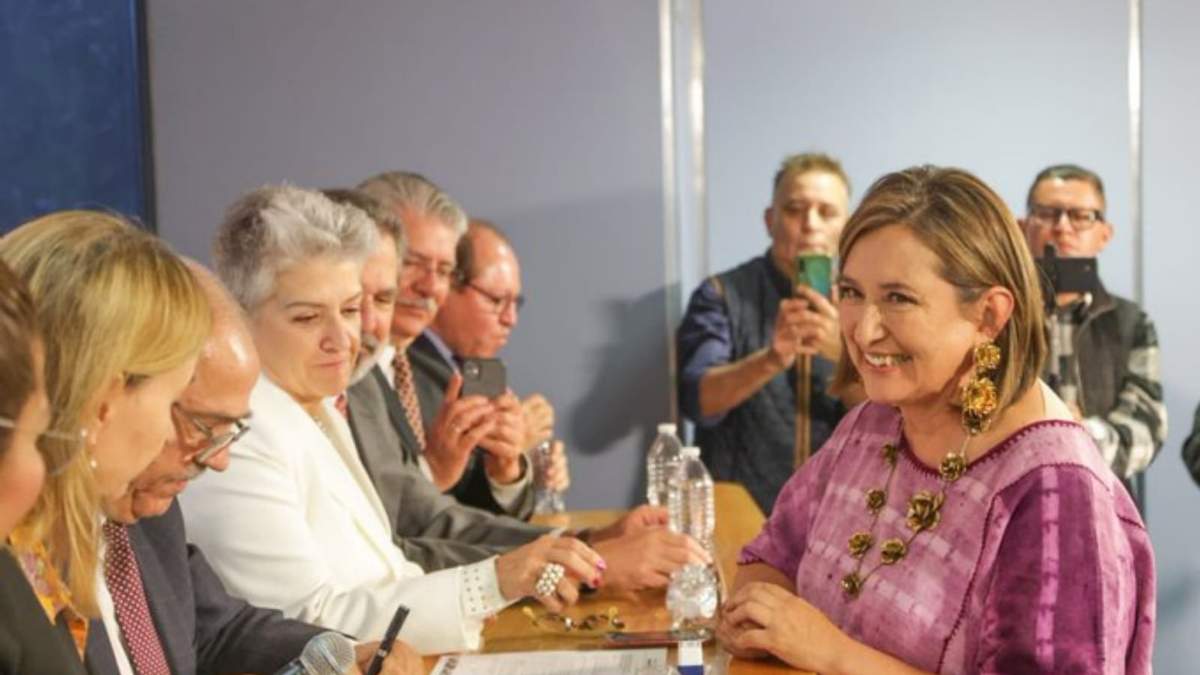 Xóchitl Gálvez al registrarse como aspirante a Responsable Nacional para la construcción del Frente Amplio por México