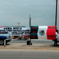 Abuchean a Peña en Mexicali; le exigen que cancele la cervecera estadunidense