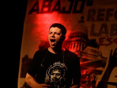 Willy Bronca en Neuquén: una noche de calor, rock y rimas filosas