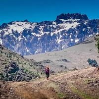 Experiencia imperdible en el norte neuquino: trekking guiado al Cerro La Corona con premios sorpresa
