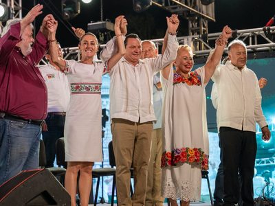 En mitin de Sheinbaum, candidata del PRD en Yucatán declina a favor de Morena (Video)