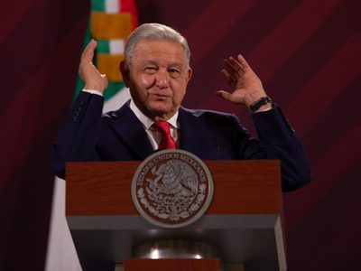 Hubo máximo 100 mil personas en marcha por defensa del INE en el Zócalo: AMLO