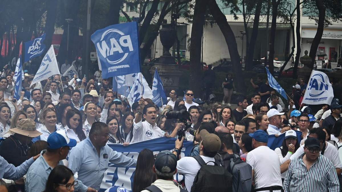 La marcha de panistas al Ángel de la Independencia