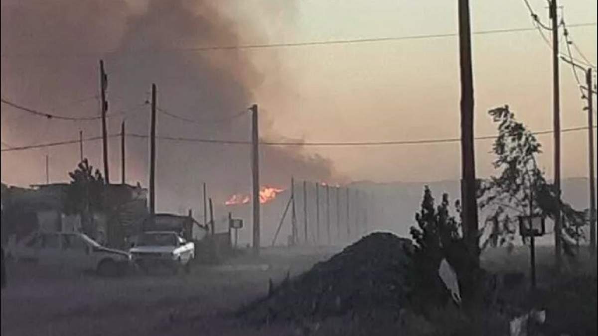 Las viviendas se encuentran a pocos metros del basural donde se registran los incendios. Fuente: (Facebook)