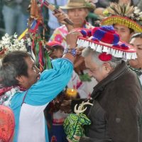 Ante wixáricas, AMLO se compromete a solucionar conflictos agrarios