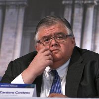 Carstens permanecerá al frente de Banxico hasta noviembre, a petición de Peña