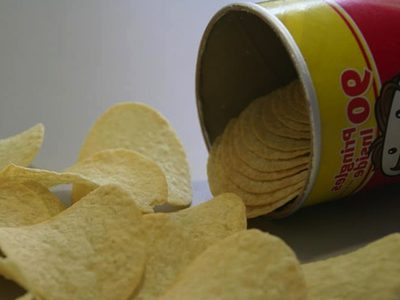 No tires las latas de papas fritas o de Pringles: mirá este truco low cost para ahorrar espacio en tus cajoneras